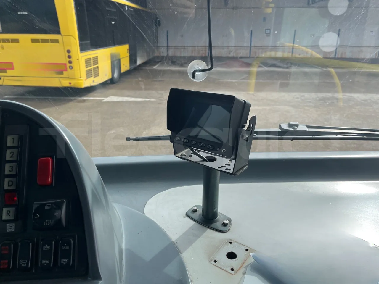 Mercedes-Benz OC500LE 1830H - EUR4 - 220kW -13.200m - radio accessories photo