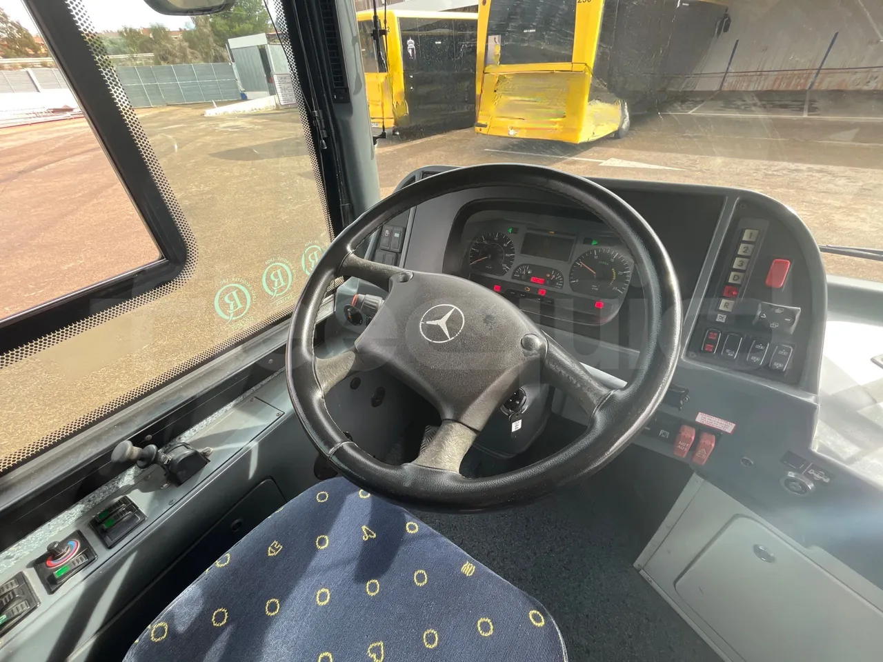 Mercedes-Benz OC500LE 1830H - EUR4 - 220kW -13.200m - buttons panels on