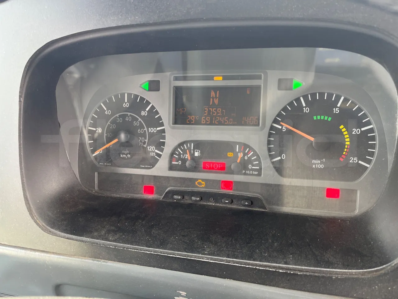 Mercedes-Benz OC500LE 1830H - EUR4 - 220kW -13.200m - dashboard lights on