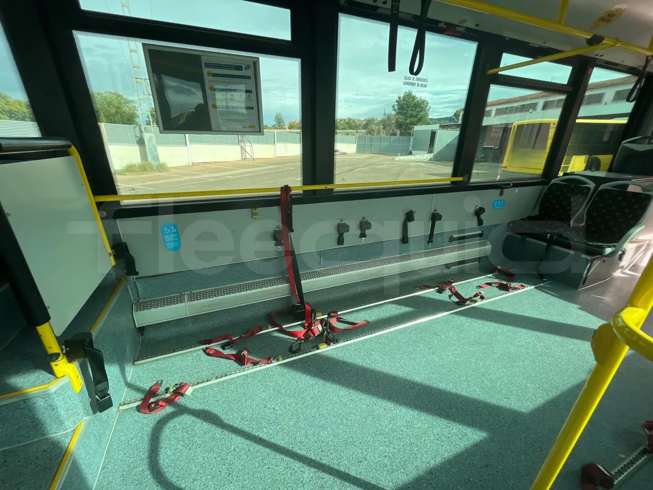 Mercedes-Benz OC500LE 1830H - EUR4 - 220kW -13.200m - disabled area photo