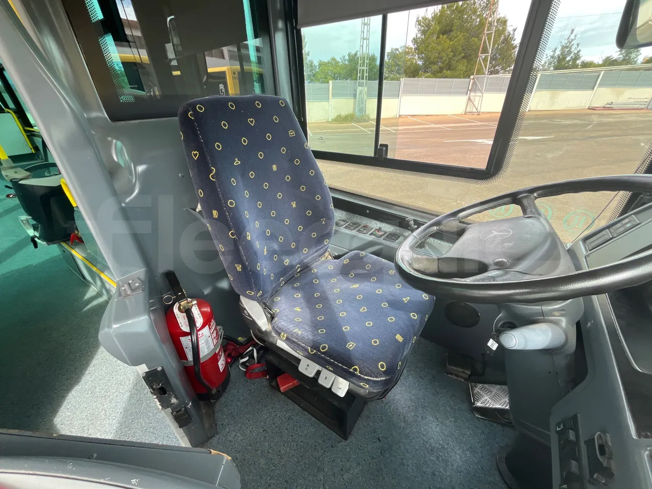 Mercedes-Benz OC500LE 1830H - EUR4 - 220kW -13.200m - driver's seat photo