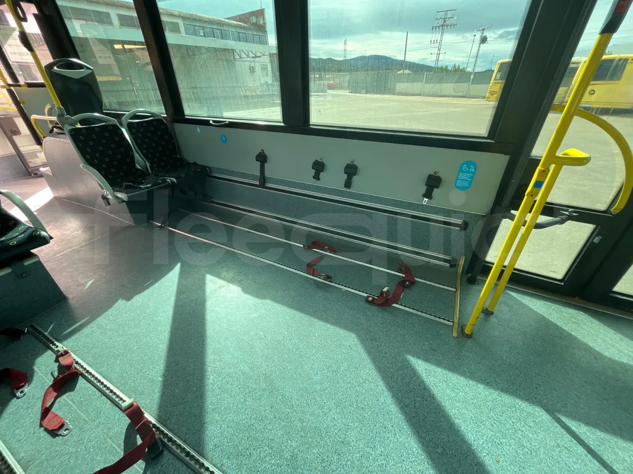 Mercedes-Benz OC500LE 1830H - EUR4 - 220kW -13.200m - folding seat photo