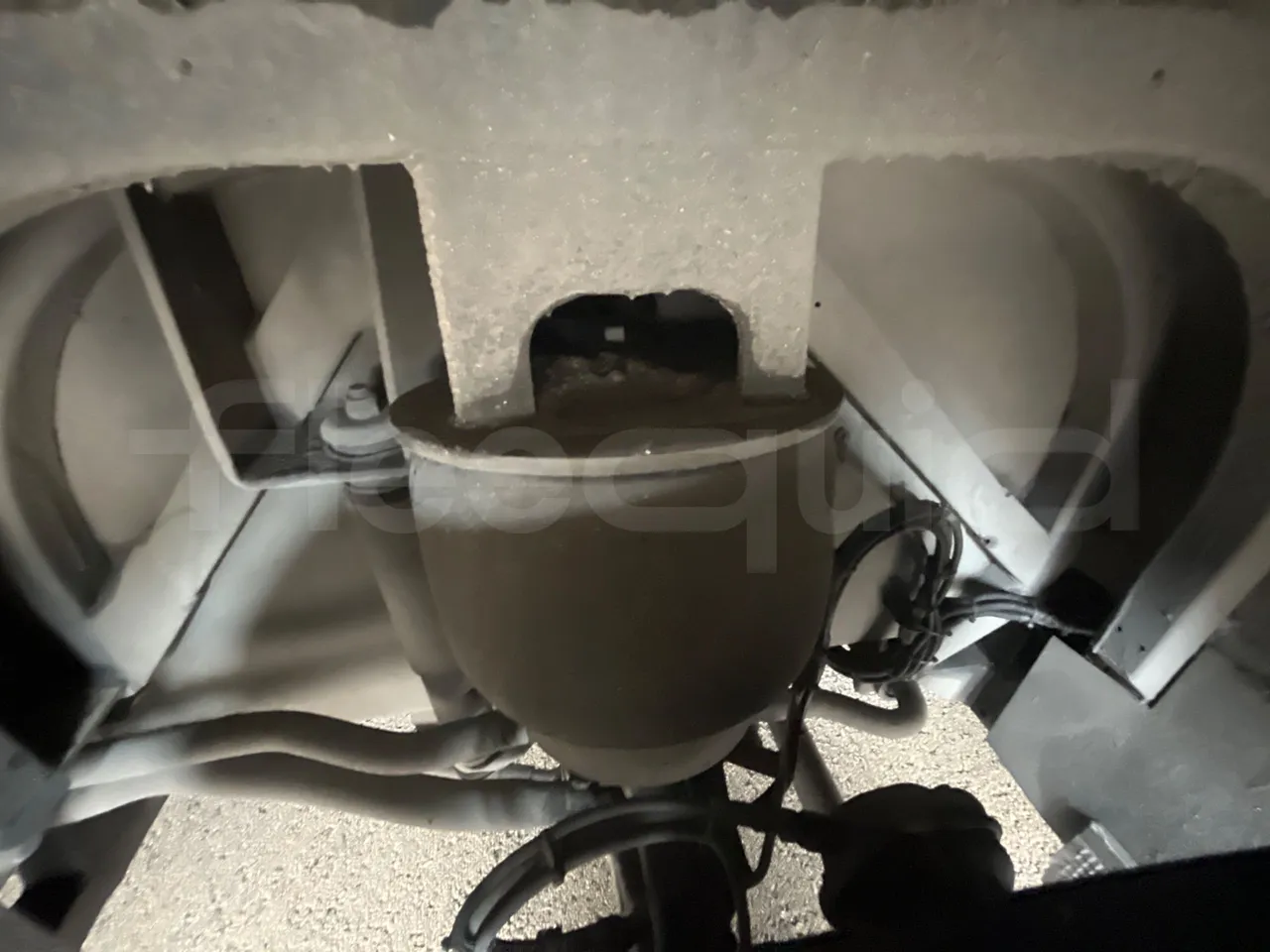 Mercedes-Benz OC500LE 1830H - EUR4 - 220kW -13.200m - front brake calipers left