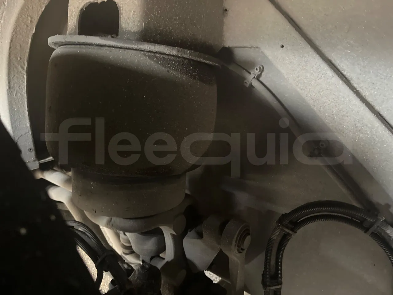 Mercedes-Benz OC500LE 1830H - EUR4 - 220kW -13.200m - front shock absorbers left