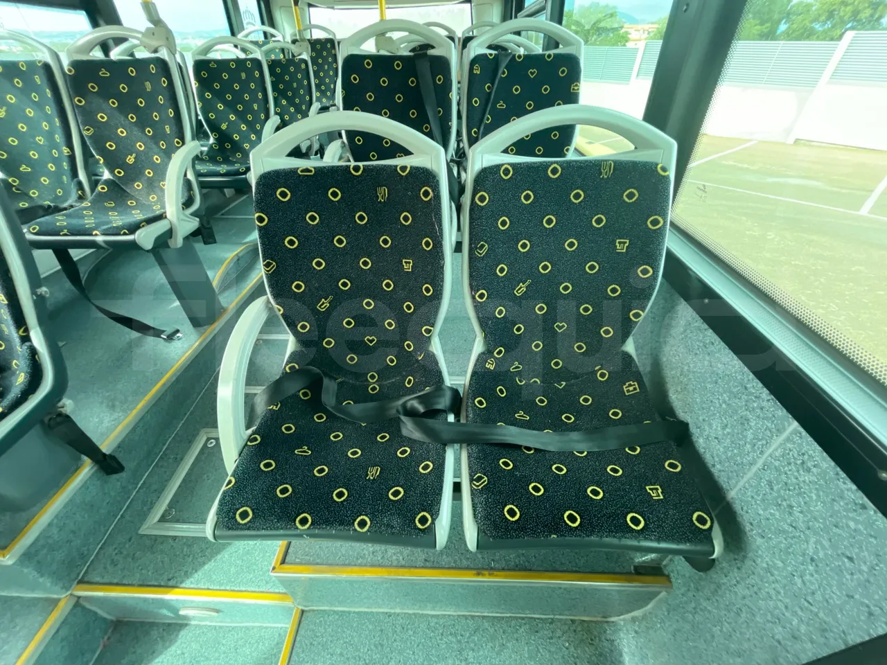 Mercedes-Benz OC500LE 1830H - EUR4 - 220kW -13.200m - floor hatches photo