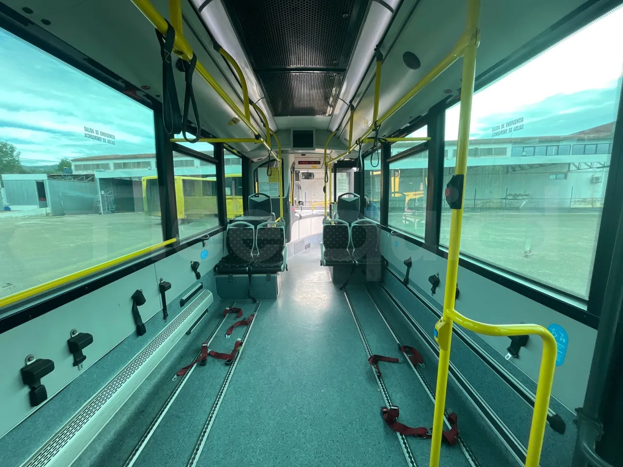 Mercedes-Benz OC500LE 1830H - EUR4 - 220kW -13.200m - forward view middle aisle