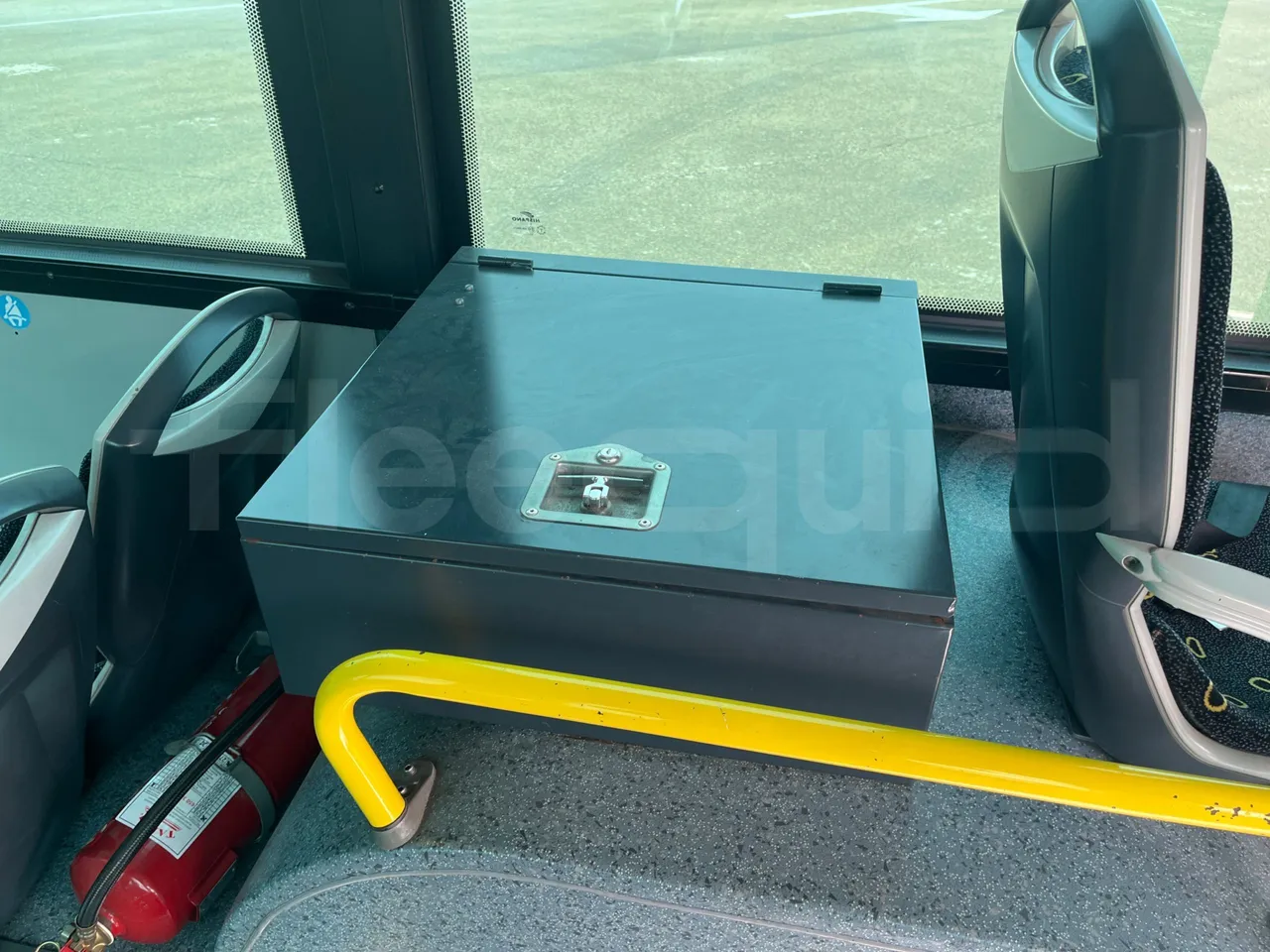 Mercedes-Benz OC500LE 1830H - EUR4 - 220kW -13.200m - monitor detail photo