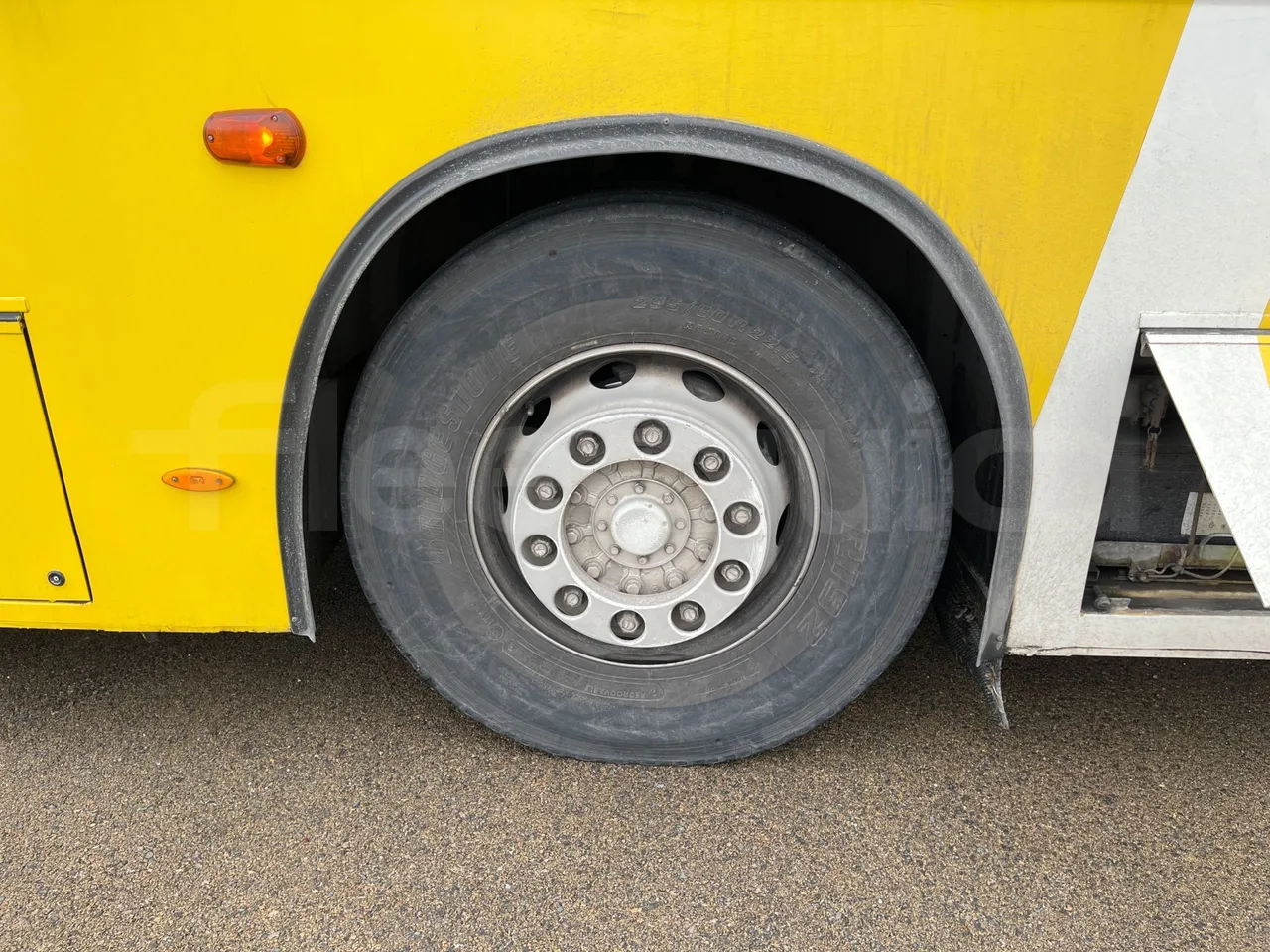 Mercedes-Benz OC500LE 1830H - EUR4 - 220kW -13.200m - tread condition front tires left