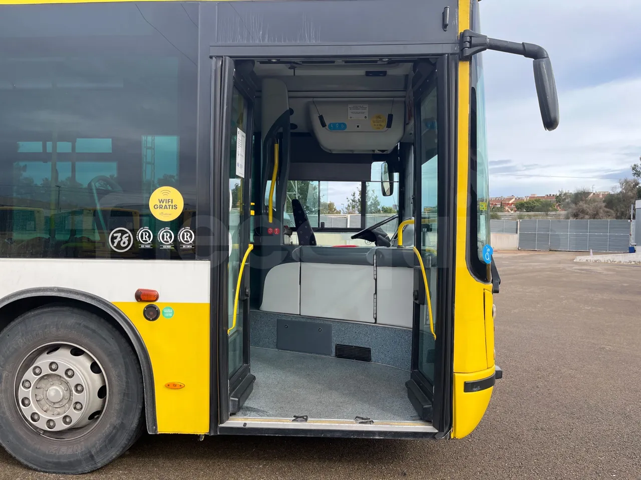 Mercedes-Benz OC500LE 1830H - EUR4 - 220kW -13.200m - vehicle plate photo