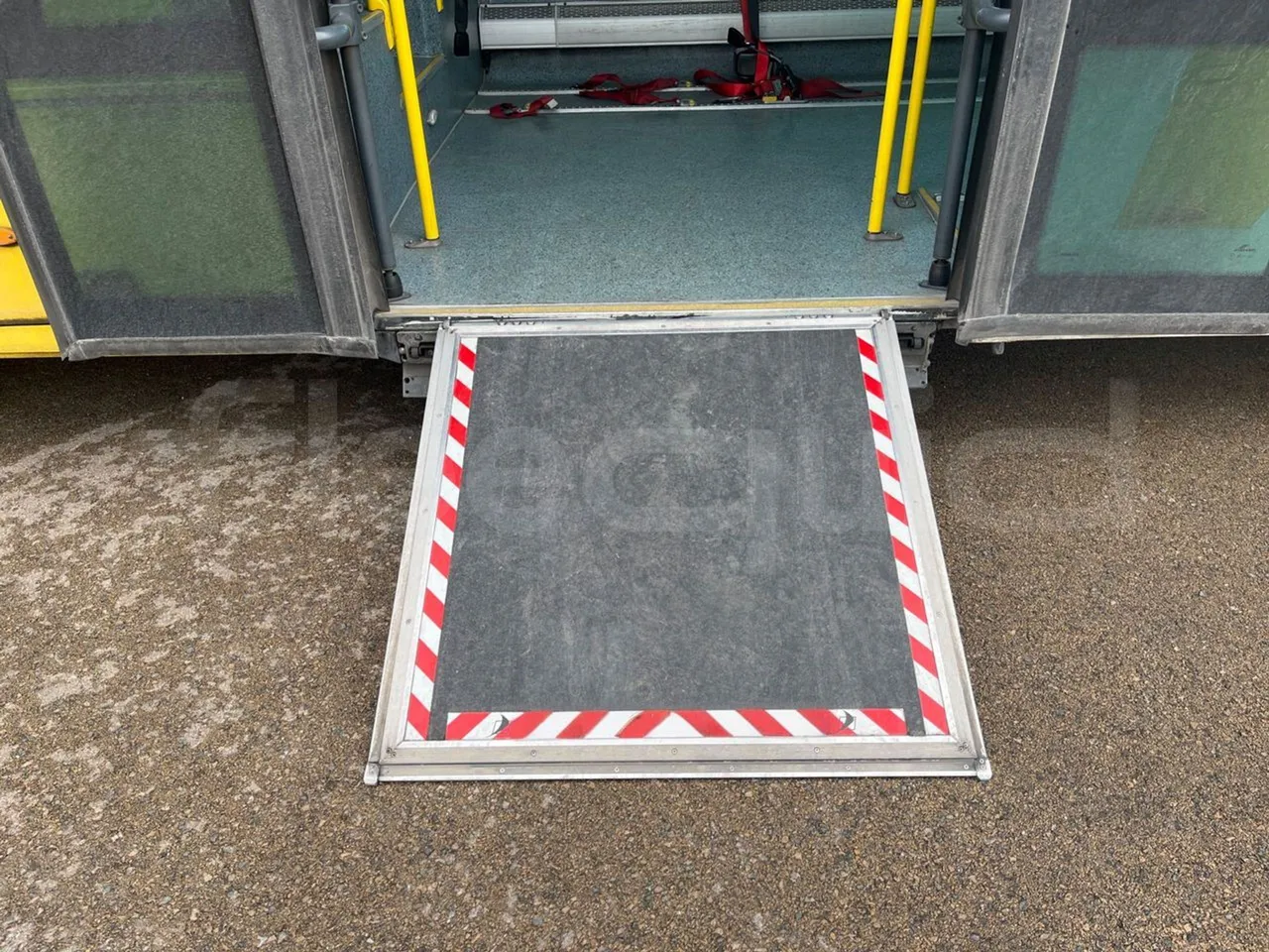 Mercedes-Benz OC500LE 1830H - EUR4 - 220kW -13.200m - platform open photo