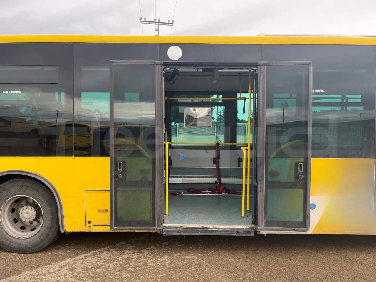 Mercedes-Benz OC500LE 1830H - EUR4 - 220kW -13.200m - rear hatch open