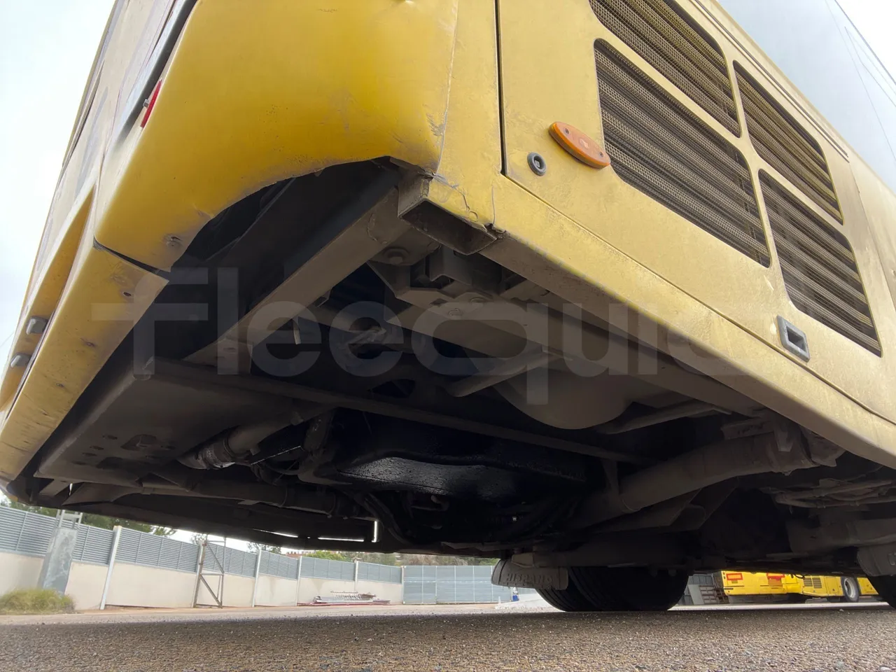 Mercedes-Benz OC500LE 1830H - EUR4 - 220kW -13.200m - axle 2 shock absorbers 1 left