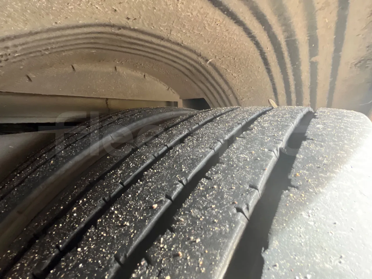 Mercedes-Benz OC500LE 1830H - EUR4 - 220kW -13.200m - front left tire measurements