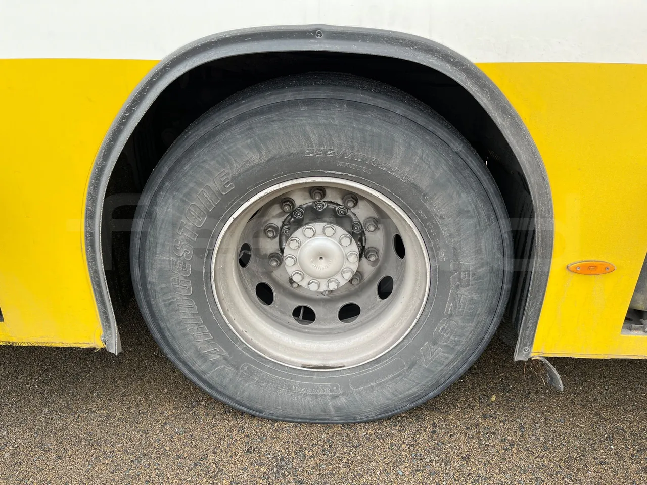 Mercedes-Benz OC500LE 1830H - EUR4 - 220kW -13.200m - rear left tire photo