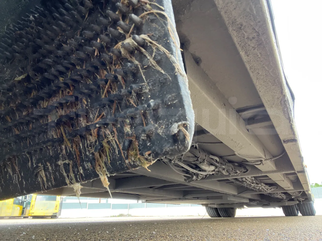 Mercedes-Benz OC500LE 1830H - EUR4 - 220kW -13.200m - central undercarriage photo