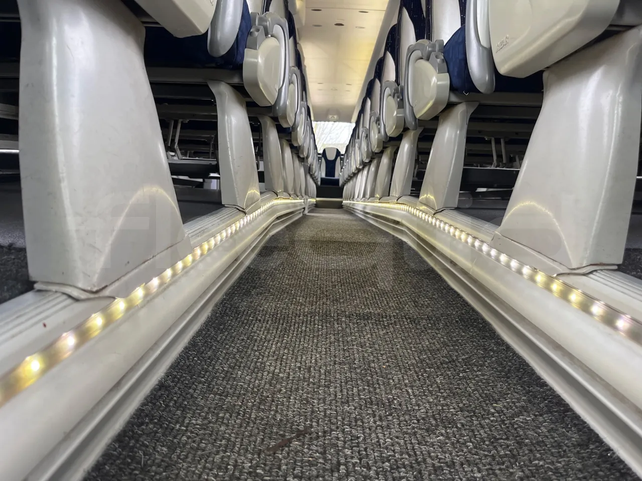 Irizar i6 12.35 - Euro6 - 305kW - 12.200mt - seat brackets photo