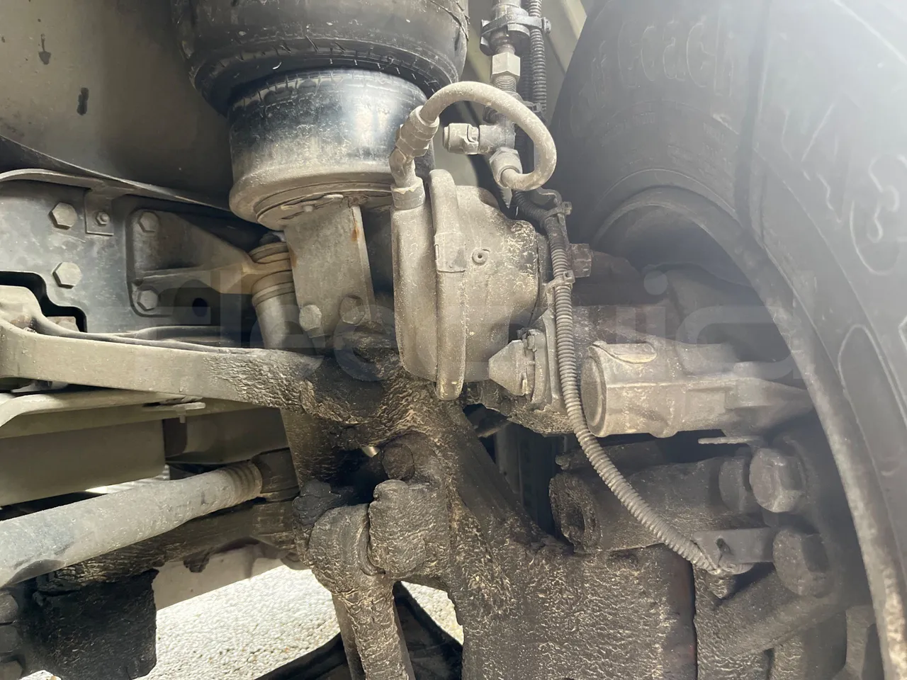 Irizar i6 12.35 - Euro6 - 305kW - 12.200mt - front brake calipers left