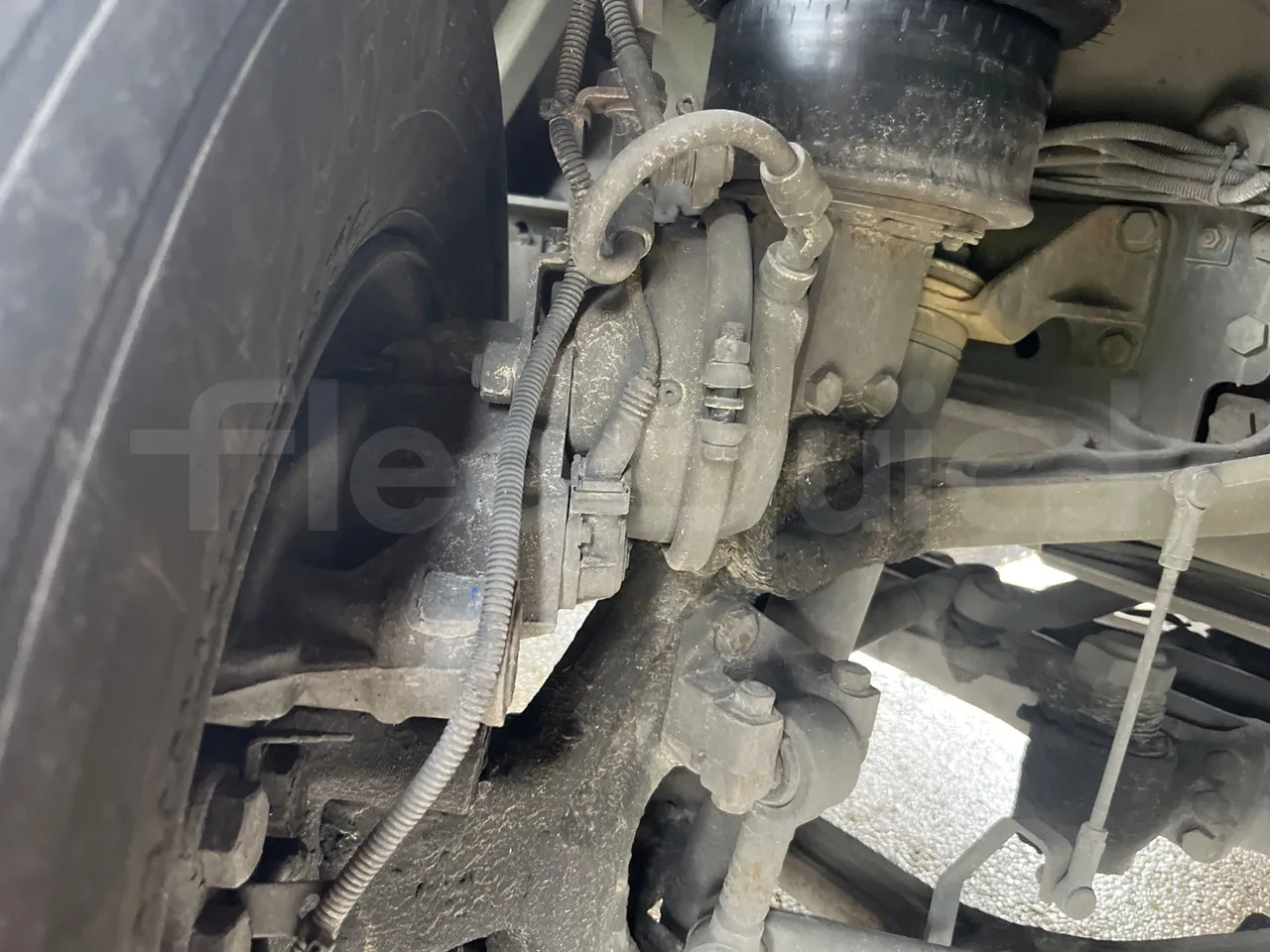 Irizar i6 12.35 - Euro6 - 305kW - 12.200mt - front brake calipers right