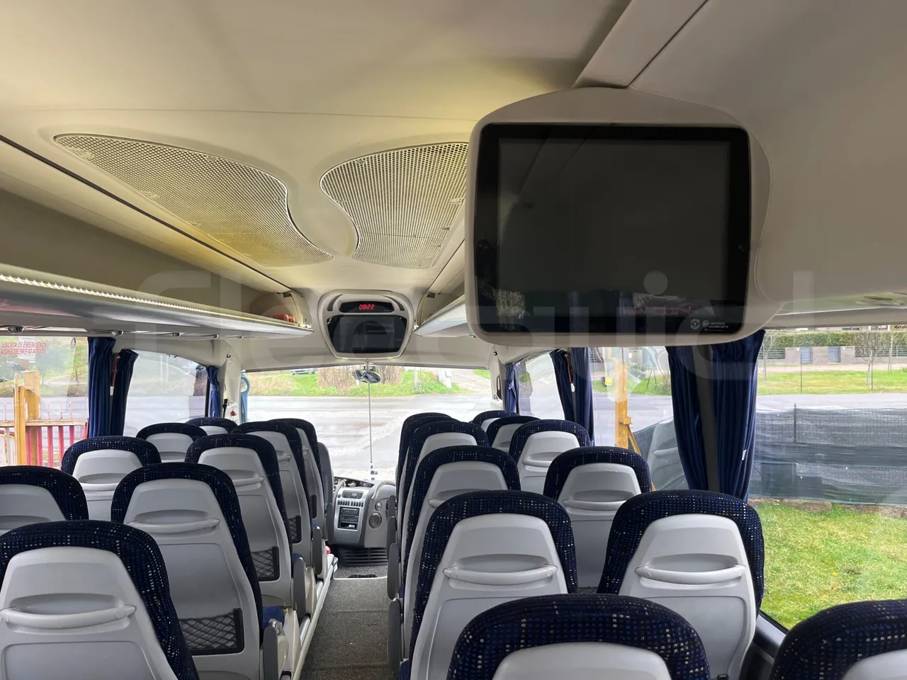 Irizar i6 12.35 - Euro6 - 305kW - 12.200mt - monitor detail photo