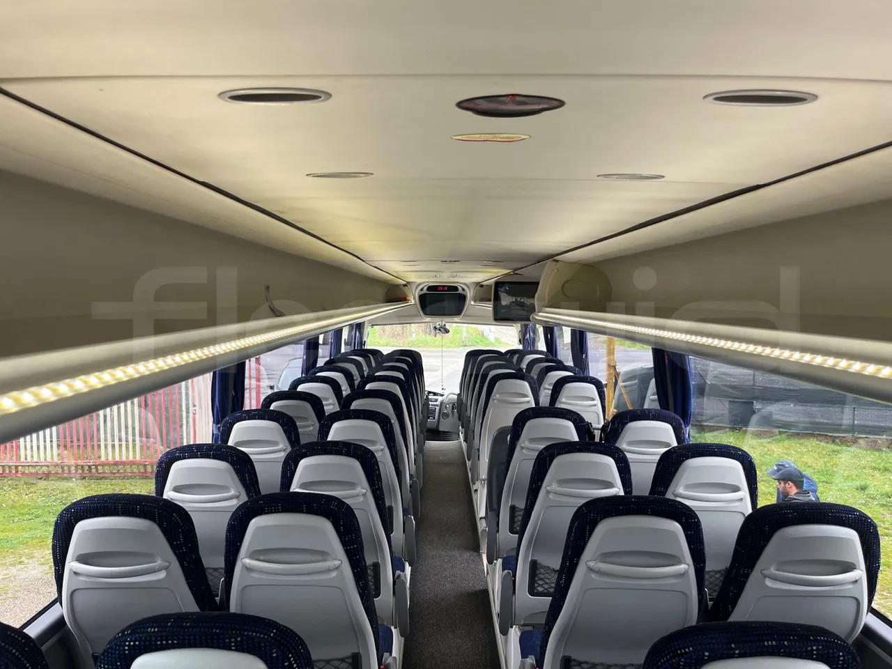 Irizar i6 12.35 - Euro6 - 305kW - 12.200mt - overhead compartments photo