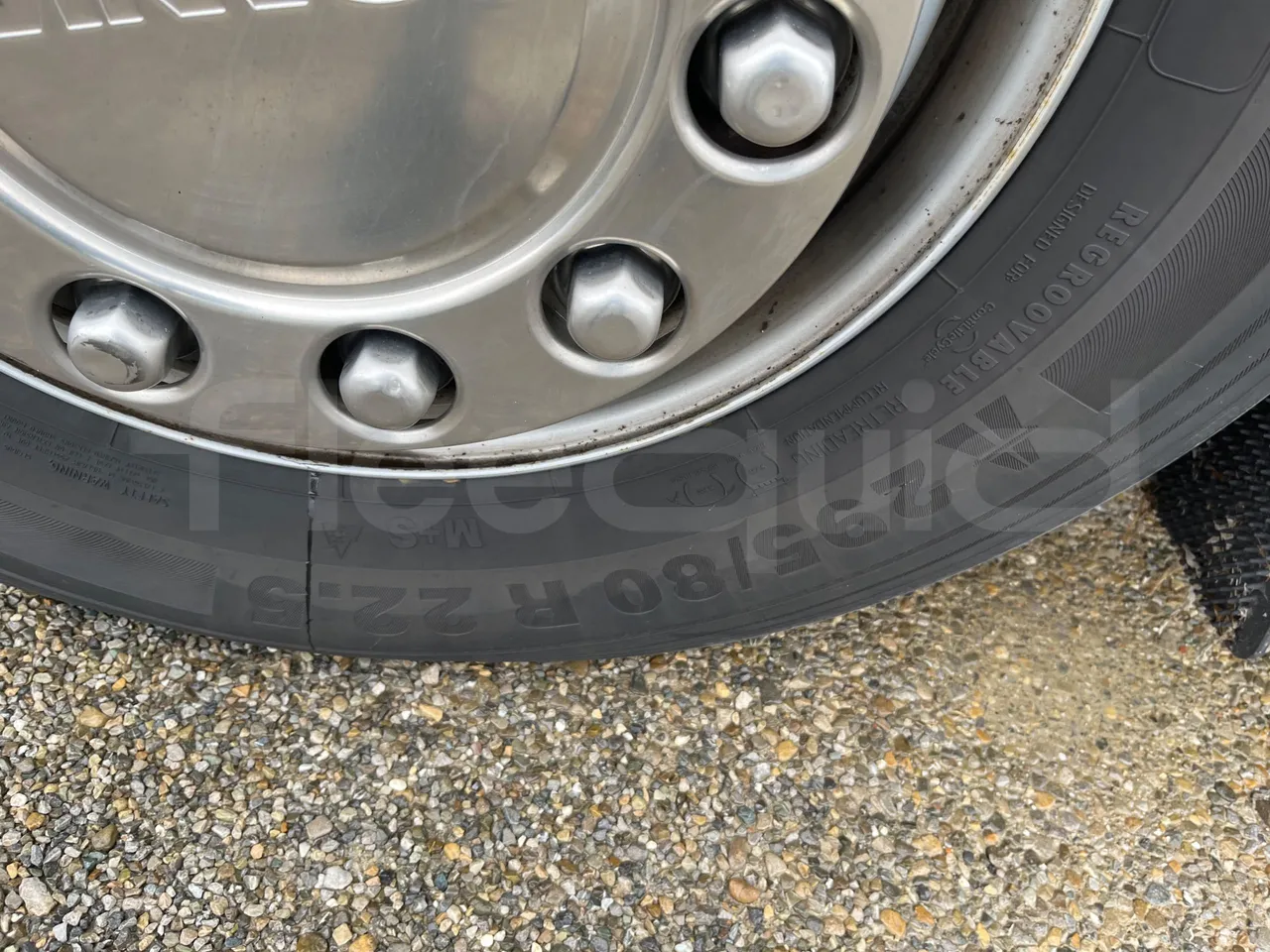 Irizar i6 12.35 - Euro6 - 305kW - 12.200mt - front left tire measurements