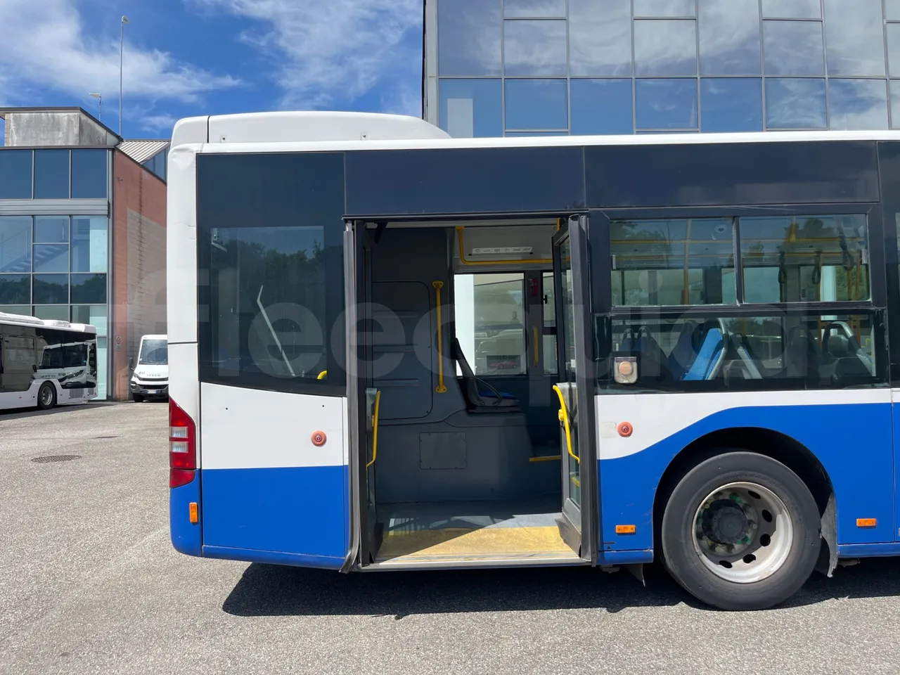 Mercedes-Benz Conecto 628B01 - EUR6 - 220kW - 11.966m - front door 3 open (mandatory for bus to scrap)