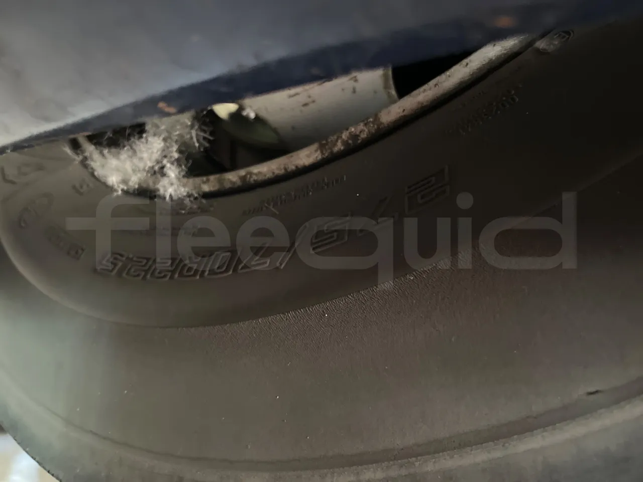 Mercedes-Benz Conecto 628B01 - EUR6 - 220kW - 11.966m - front left tire measurements