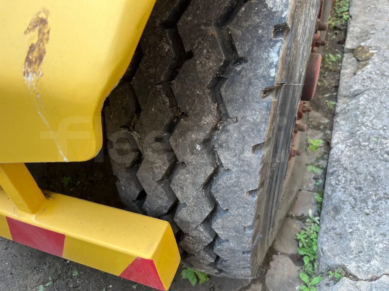 Manghi Gru MTA 160/1 MTA 160/1 - 81kW - tread condition front tires left