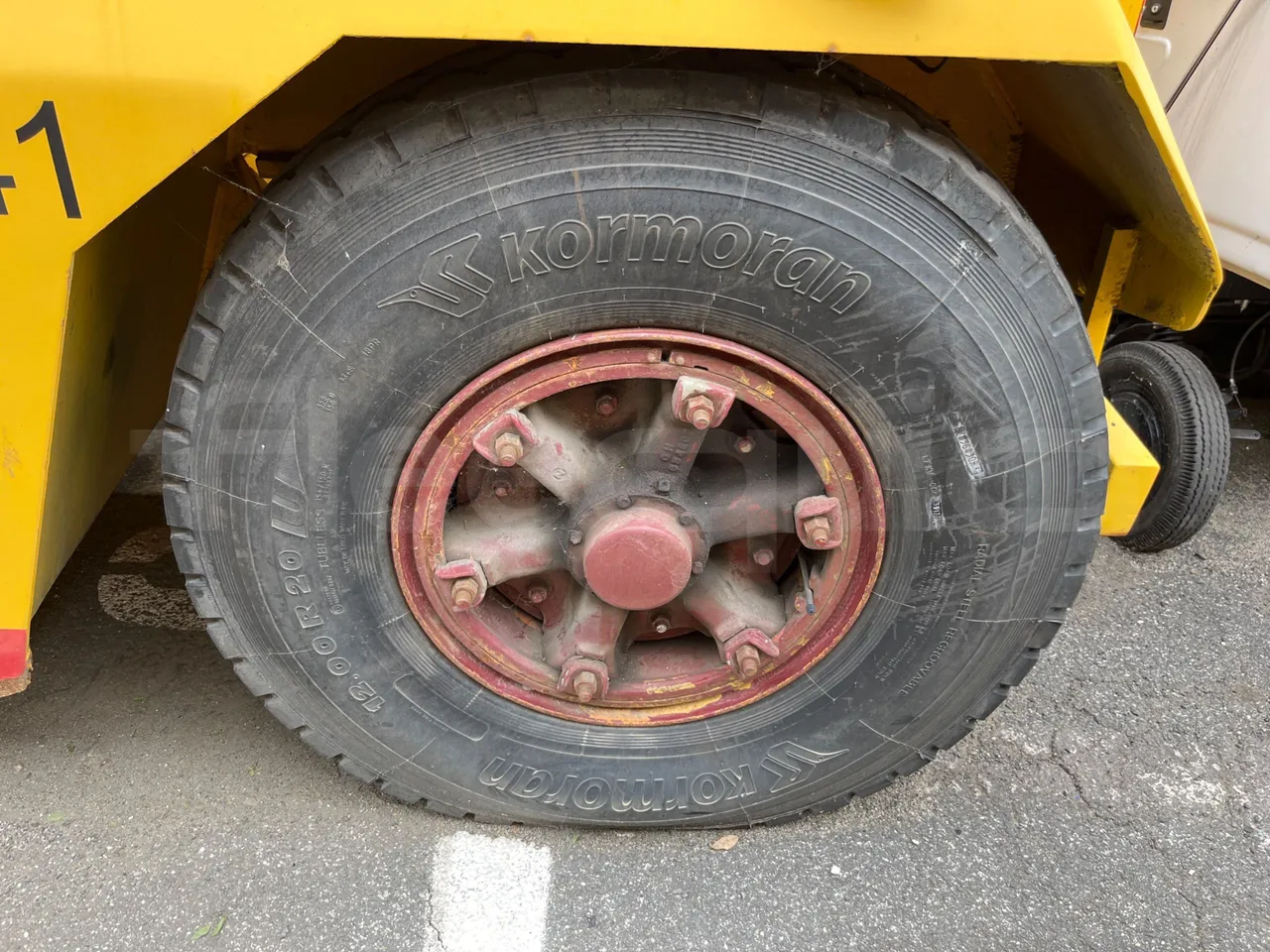 Manghi Gru MTA 160/1 MTA 160/1 - 81kW - tread condition second axle tires right