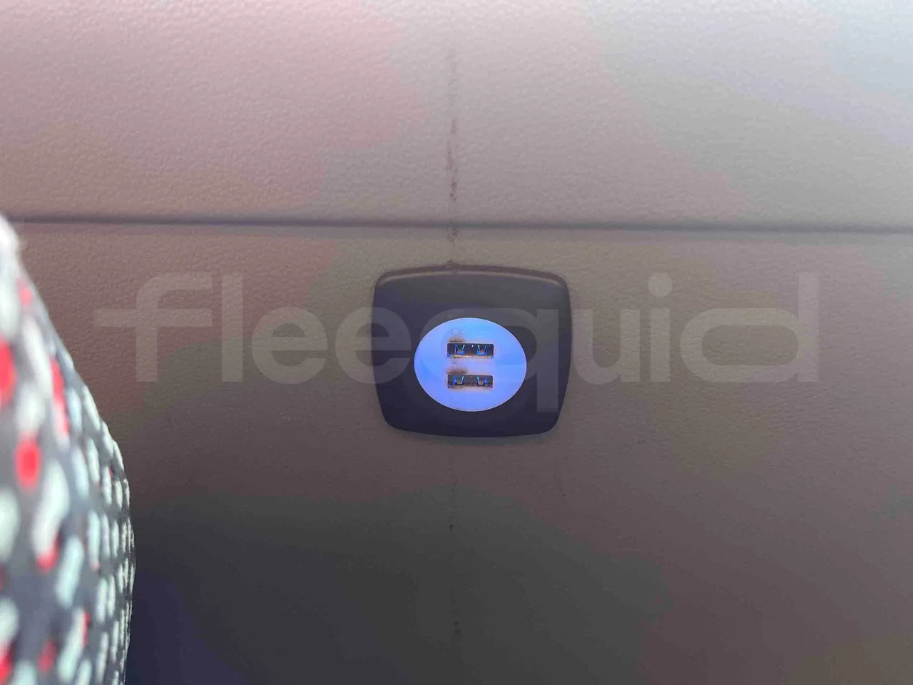 Mercedes-Benz Citaro - usb charging detail