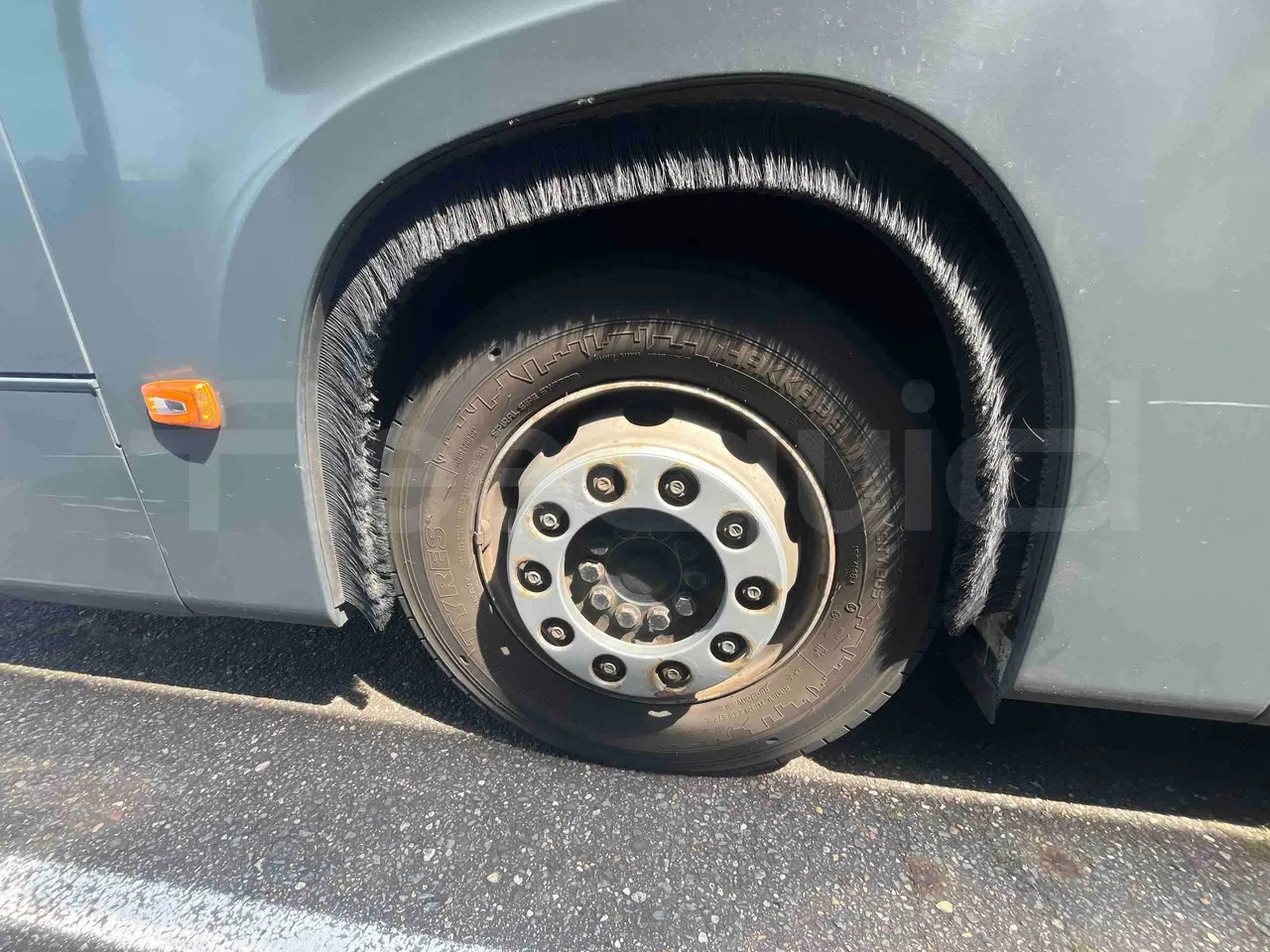 Mercedes-Benz Citaro - tread condition front tires left