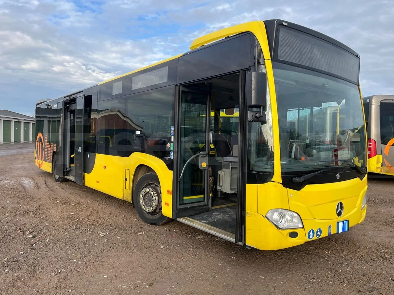 Mercedes-Benz Citaro 628 02 - Euro 6 - 220 kW - 12.140 mt - 3/4 right front doors open