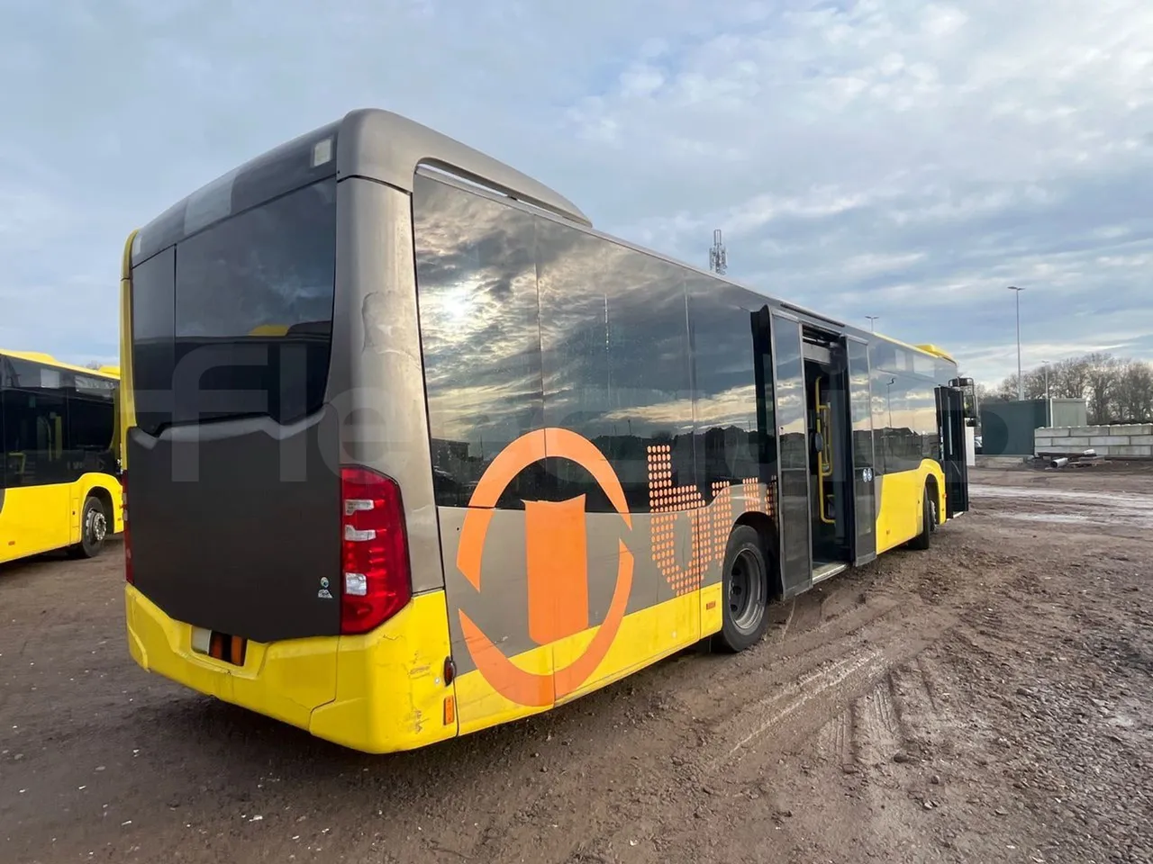 Mercedes-Benz Citaro 628 02 - Euro 6 - 220 kW - 12.140 mt - 3/4 right rear doors open