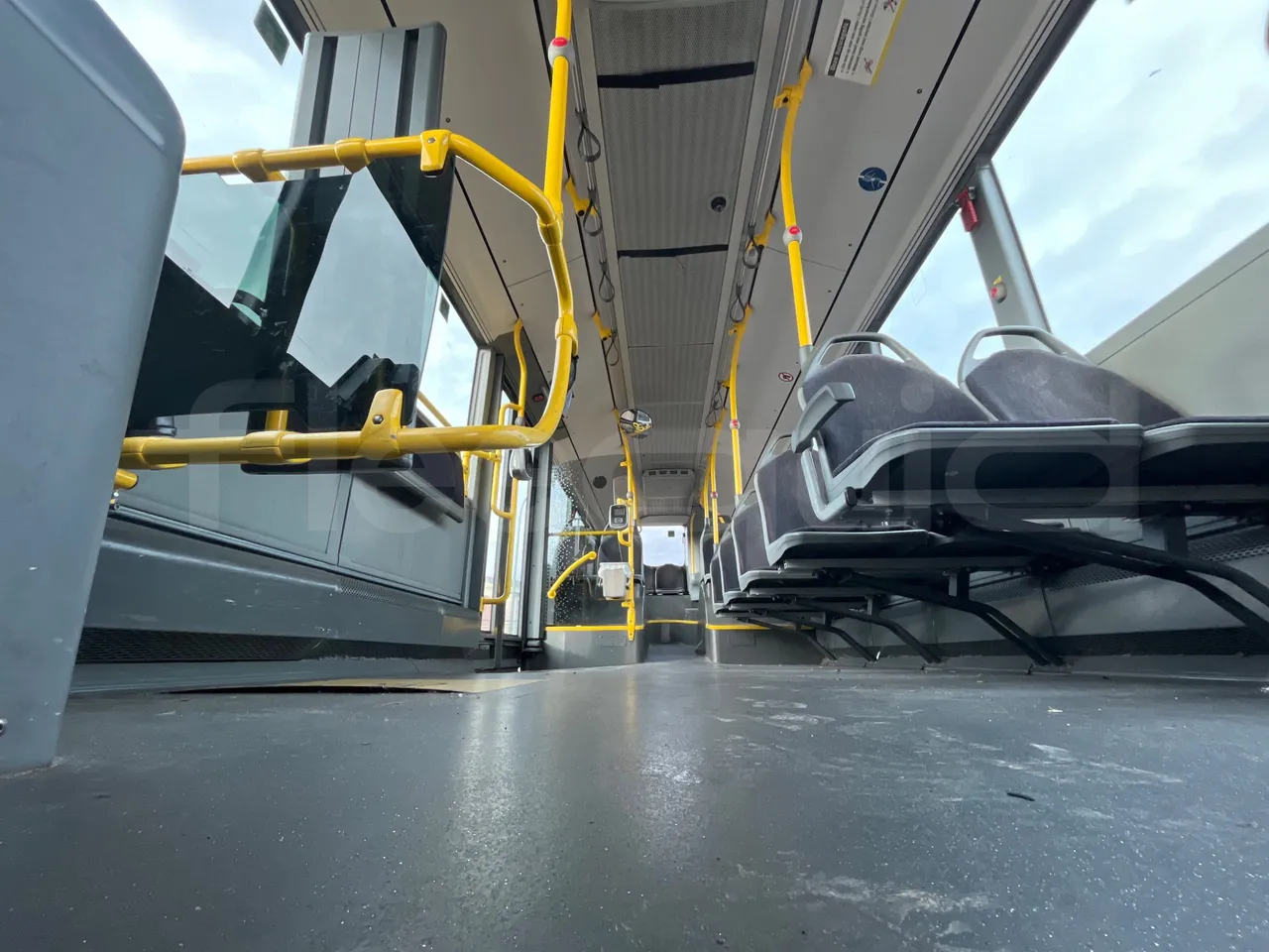 Mercedes-Benz Citaro 628 02 - Euro 6 - 220 kW - 12.140 mt - seat brackets photo