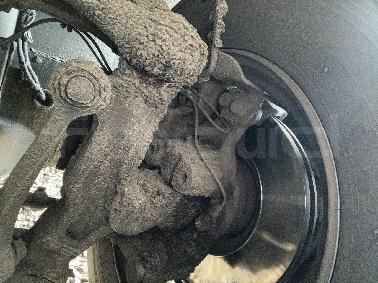 Mercedes-Benz Citaro 628 02 - Euro 6 - 220 kW - 12.140 mt - front brake calipers right