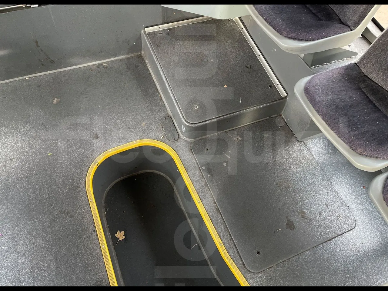 Mercedes-Benz Citaro 628 02 - Euro 6 - 220 kW - 12.140 mt - floor hatches photo
