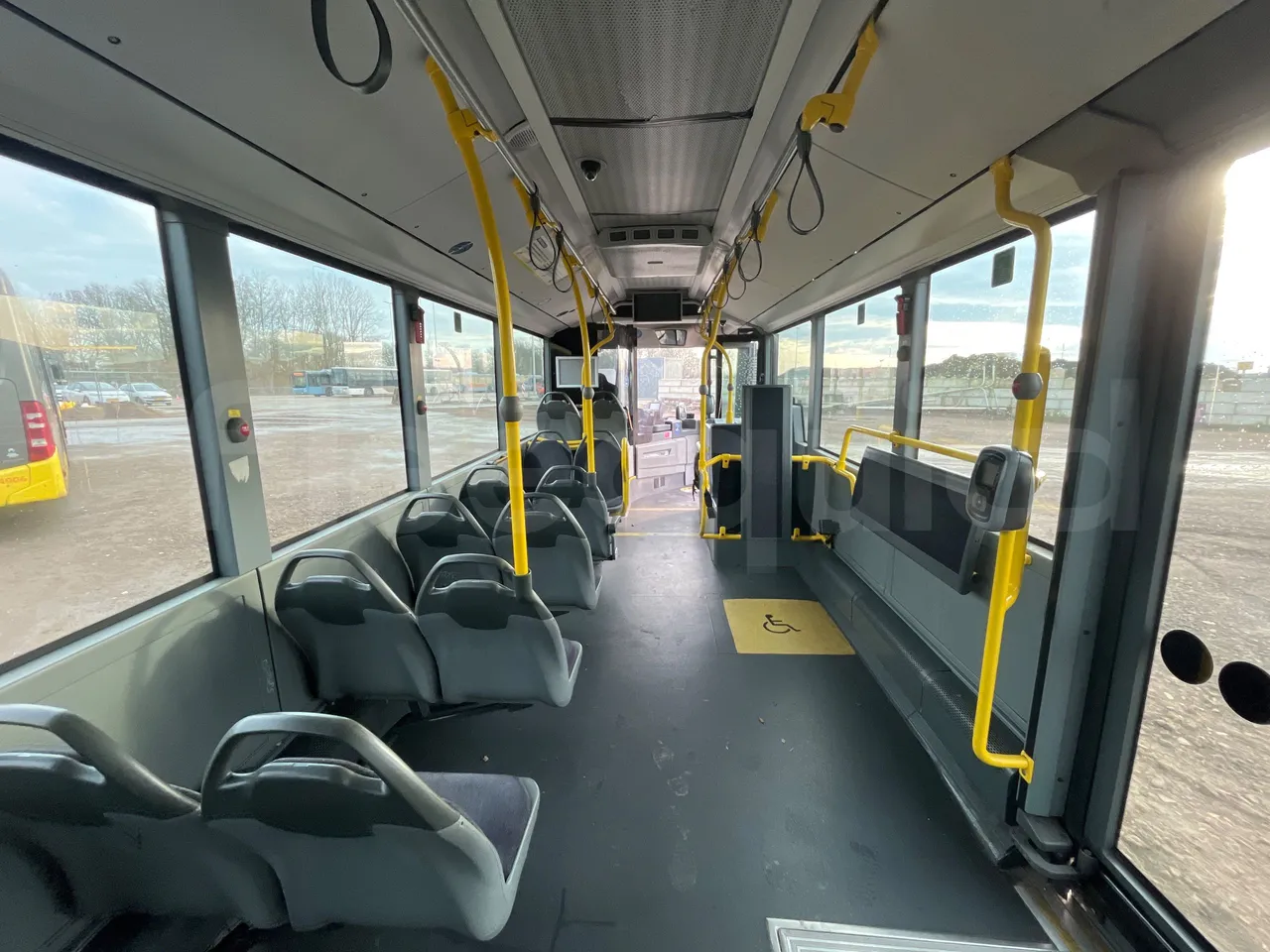 Mercedes-Benz Citaro 628 02 - Euro 6 - 220 kW - 12.140 mt - forward view middle aisle