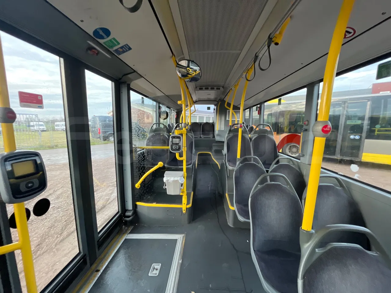 Mercedes-Benz Citaro 628 02 - Euro 6 - 220 kW - 12.140 mt - reverse view middle aisle