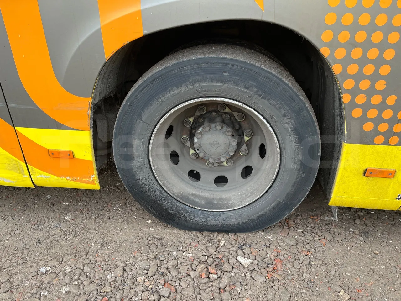 Mercedes-Benz Citaro 628 02 - Euro 6 - 220 kW - 12.140 mt - tread condition front tires left