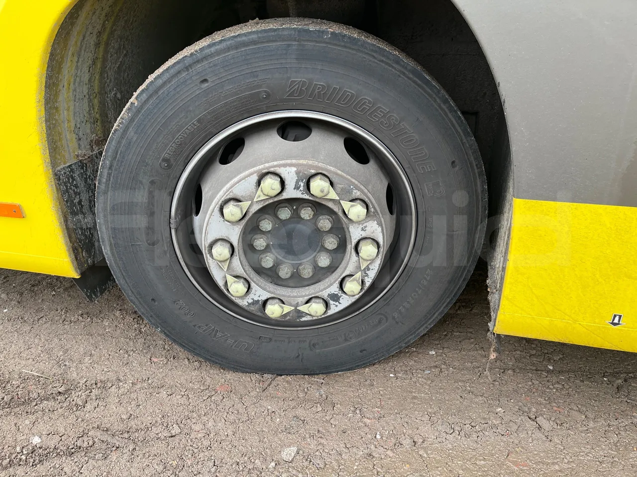 Mercedes-Benz Citaro 628 02 - Euro 6 - 220 kW - 12.140 mt - tread condition front tires right