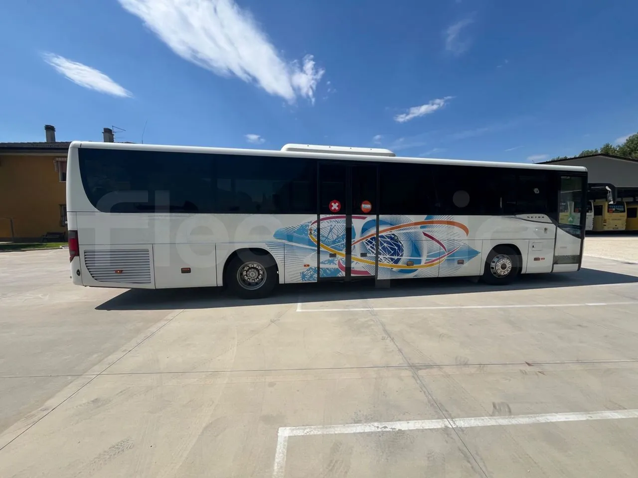 Setra S415 S415 UL-E5/ Euro 5 - 260 Kw - 12,2 Mt - right side doors closed