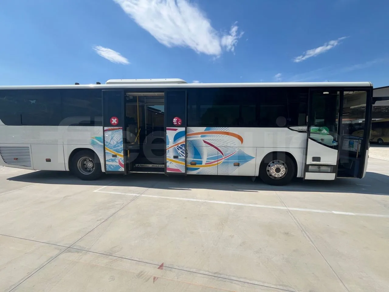 Setra S415 S415 UL-E5/ Euro 5 - 260 Kw - 12,2 Mt - right side doors open