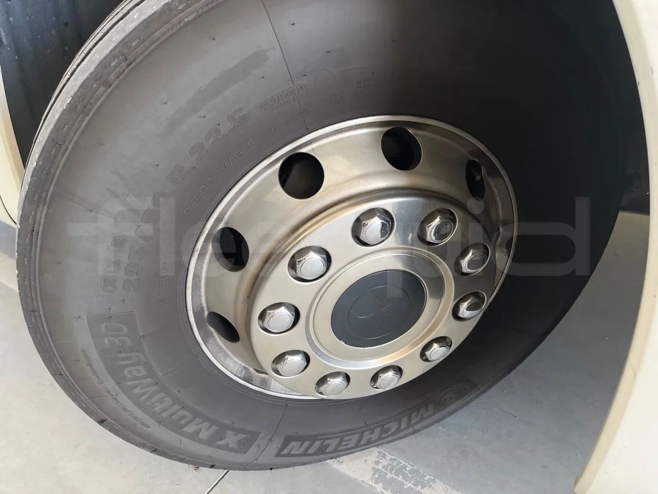 Setra S415 S415 UL-E5/ Euro 5 - 260 Kw - 12,2 Mt - front left tire measurements