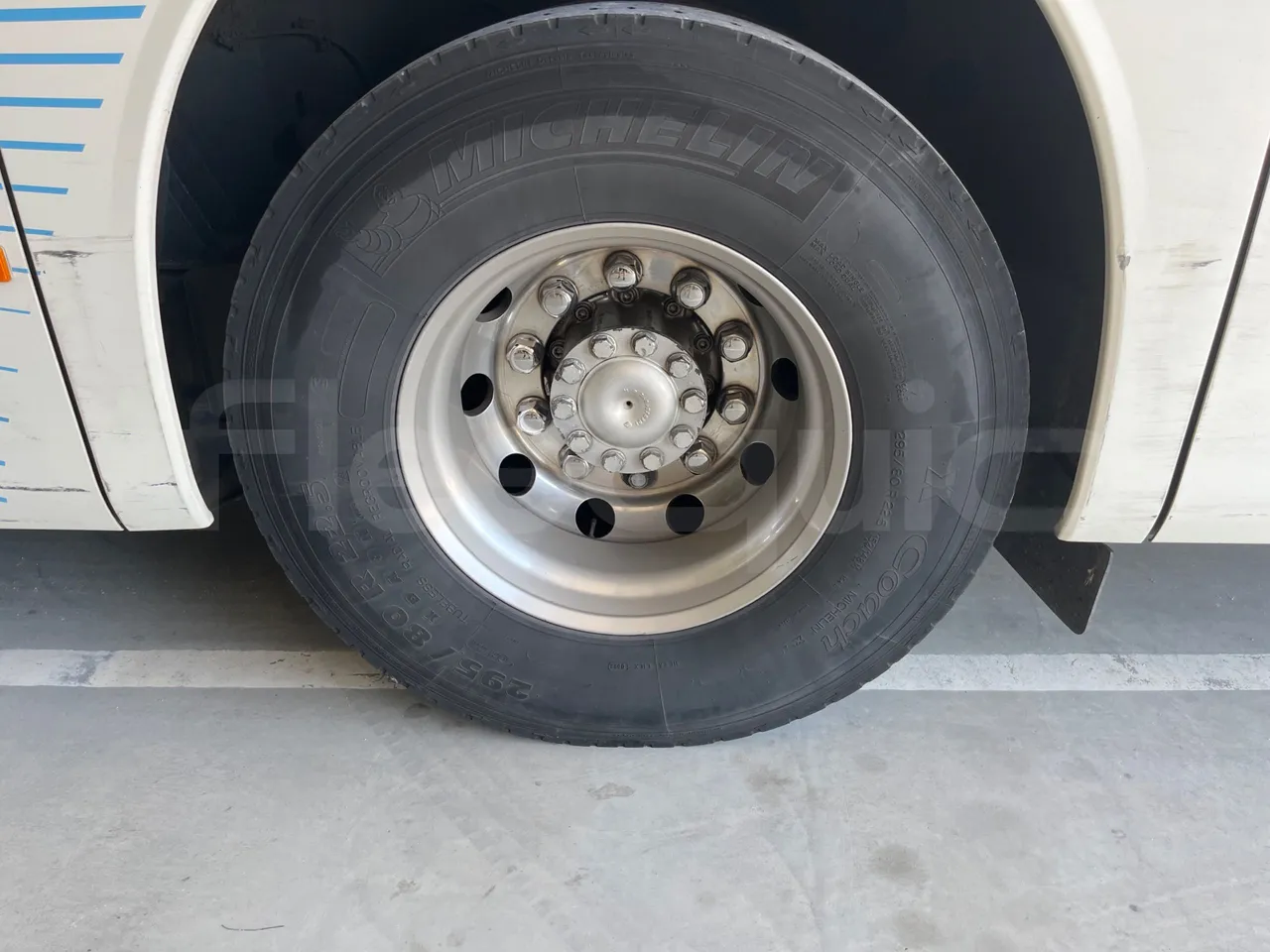 Setra S415 S415 UL-E5/ Euro 5 - 260 Kw - 12,2 Mt - rear left tire photo