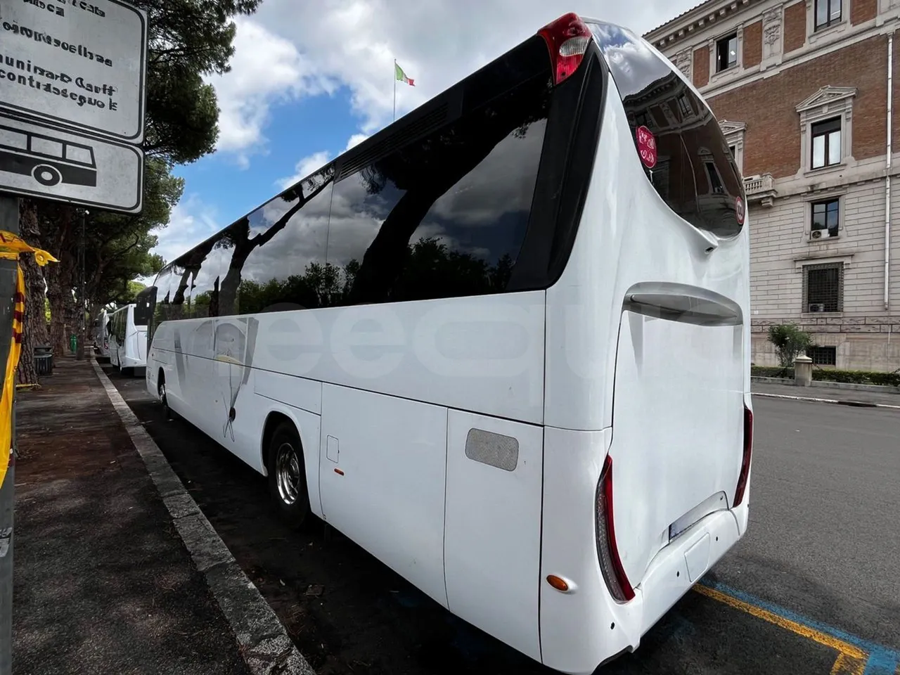 Iveco Magelys - 3/4 left rear side