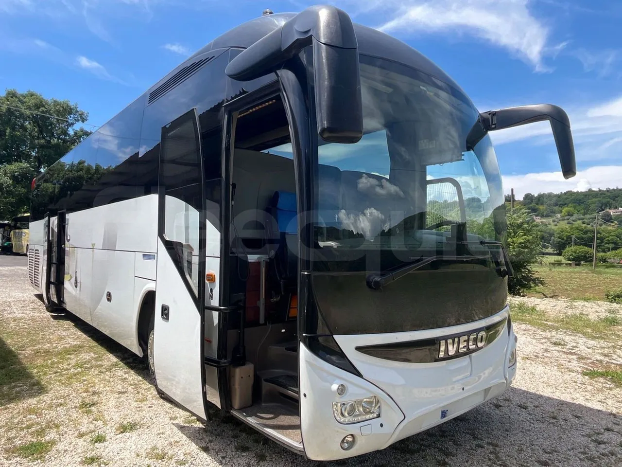 Iveco Magelys - 3/4 right front doors open