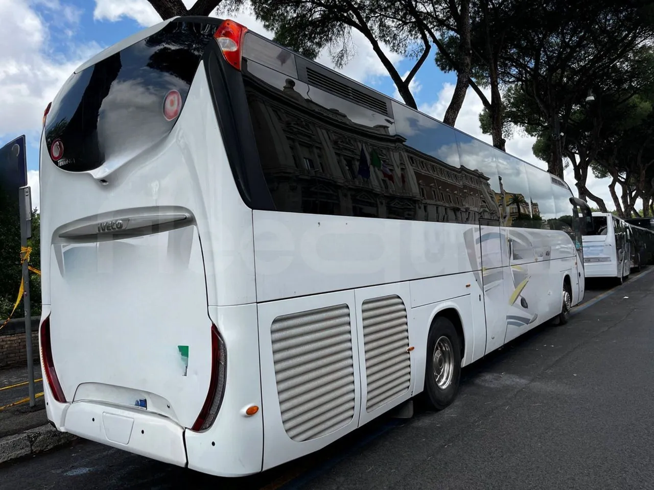 Iveco Magelys - 3/4 right rear doors closed