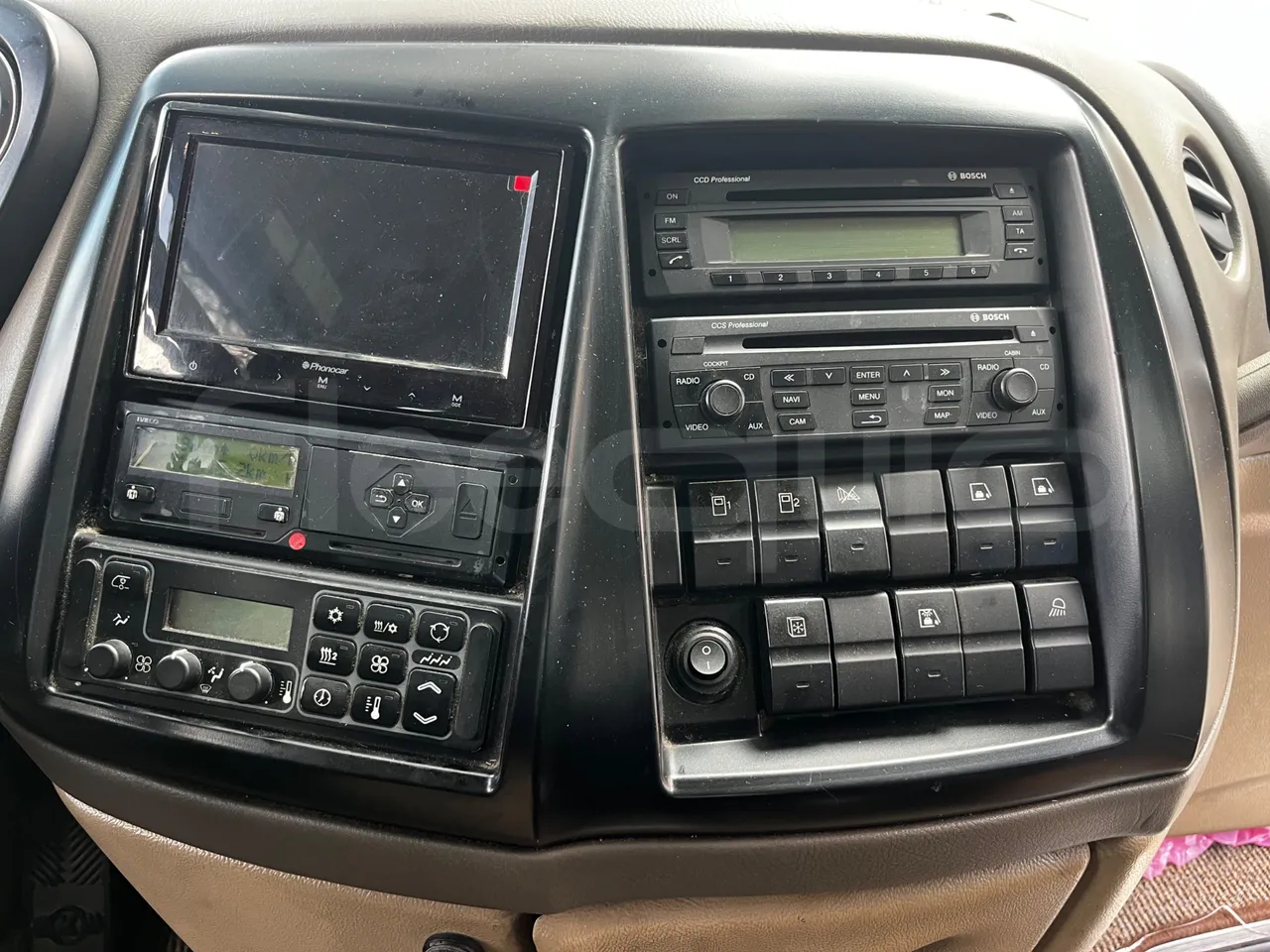 Iveco Magelys - radio accessories photo