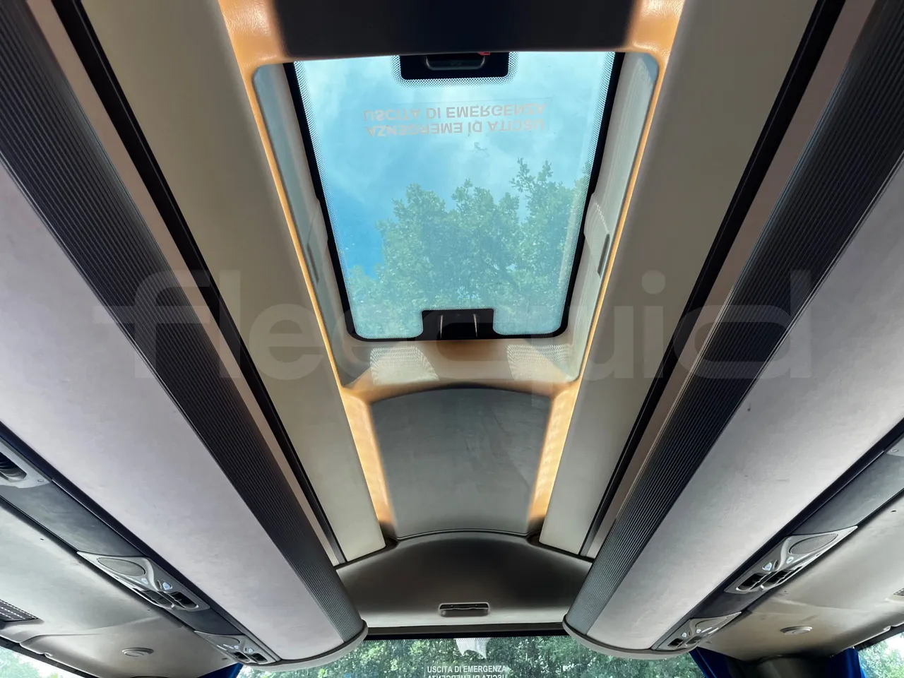 Iveco Magelys - roof hatch 1