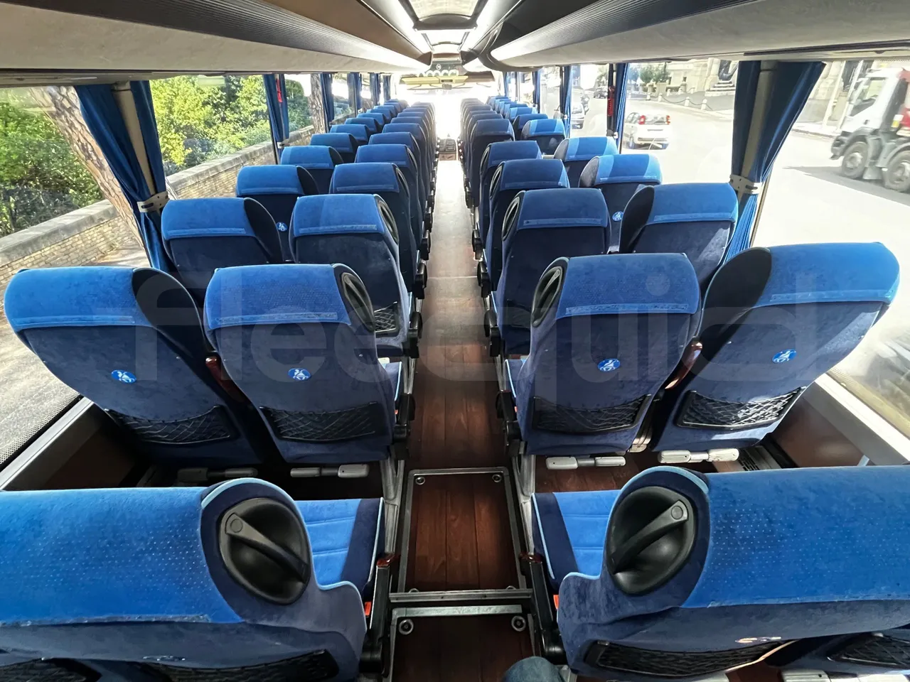 Iveco Magelys - forward view middle aisle